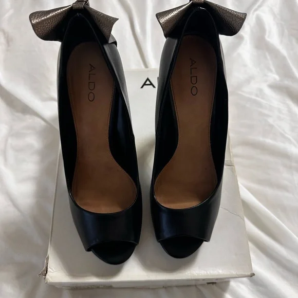 Aldo Black and Bronze Bow Heels - Picture 5 of 6